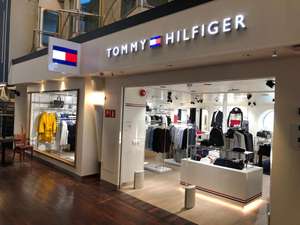 Tommy Hilfiger - 50% out of season rea på 173 plagg. tex LOGO STRIPE RELAXED LETTERMAN JACKET