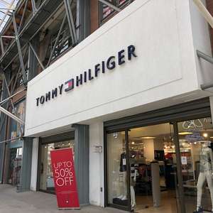 -50% OUT OF SEASON rea på Tommy Hilfiger